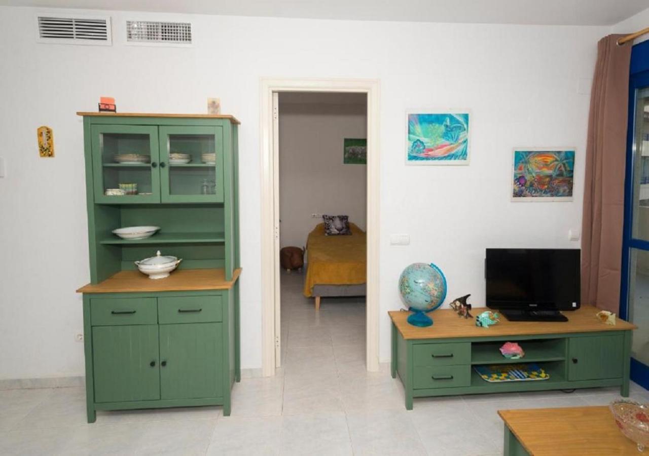 Oasis: Equipped With Terrace, Pools & Free Amenities Apartment