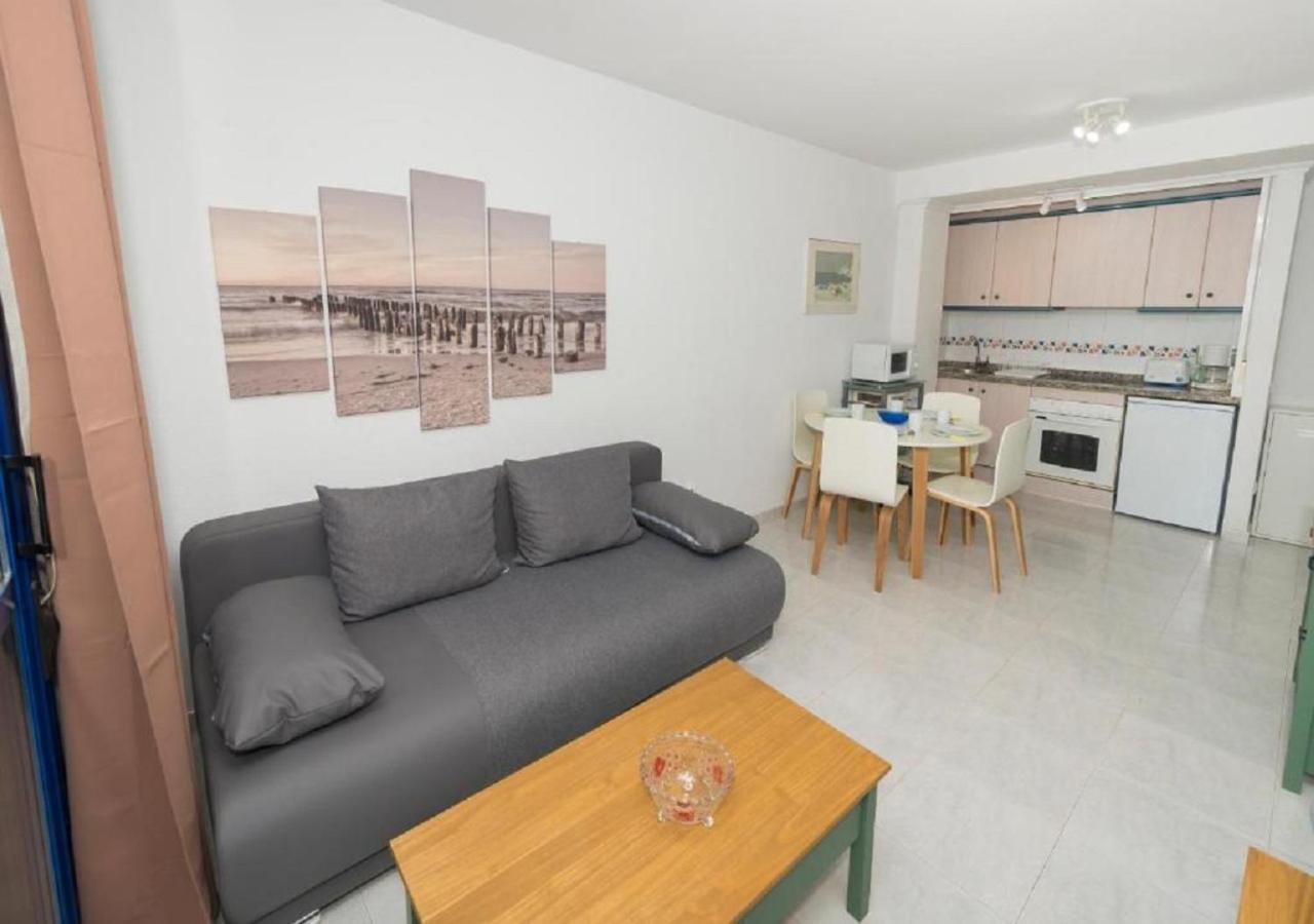 Apartment Oasis: Equipped With Terrace, Pools & Free Amenities